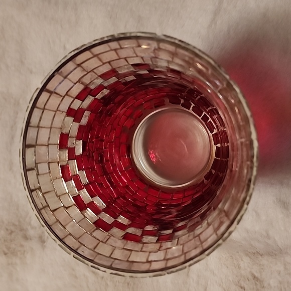 HANDMADE BEAUTIFUL DESIGNED RED GLASS / CLEAR CANDLE HOLDER. ๐ฏ - Picture 4 of 4